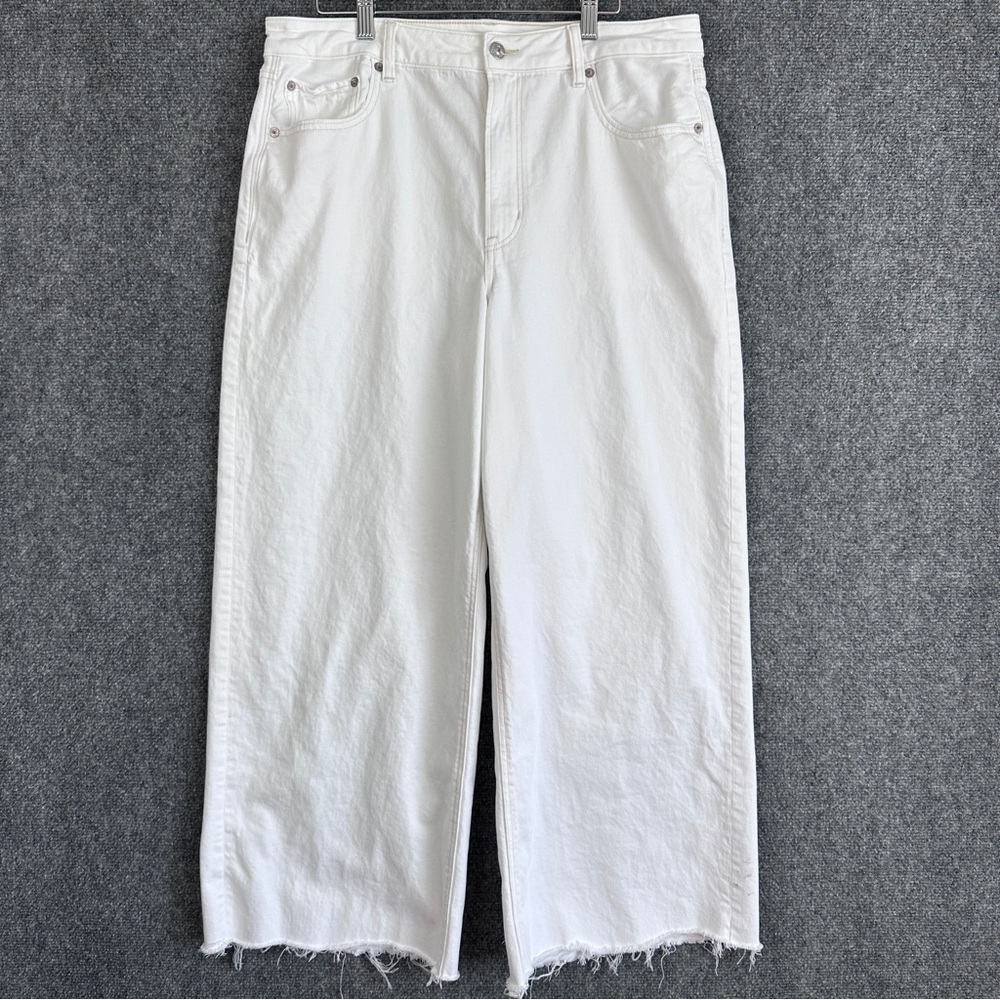 American Eagle Super High Rise Baggy Wide Leg Ankle jeans 12 white raw hem